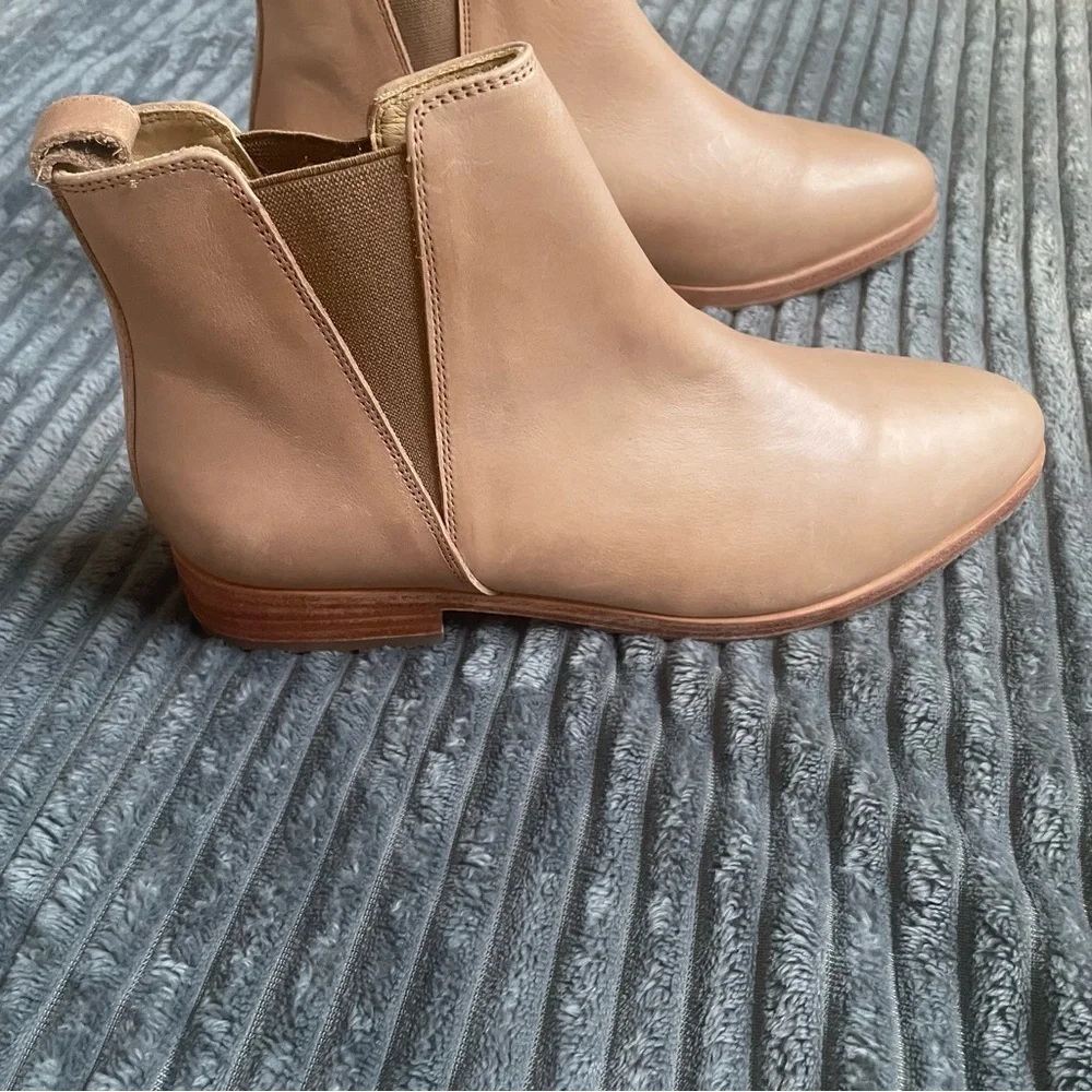 Nisolo Eva Everyday Chelsea Boots Size 8.5 Almond Brown Leather